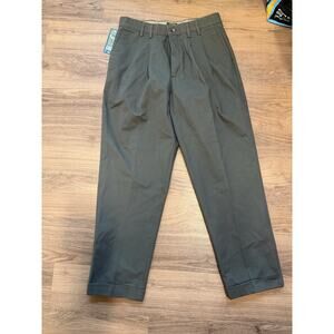 NWT Dockers casual cuffed men’s green pants 32 x 30 pleated relaxed